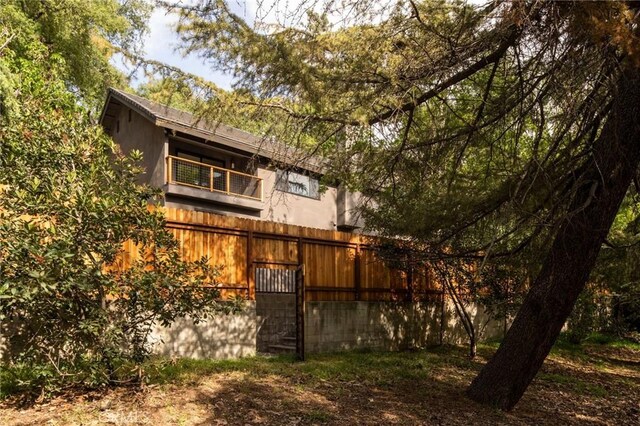 521 Fremont Dr, Pasadena, CA 91103 - back of house featuring a balcony