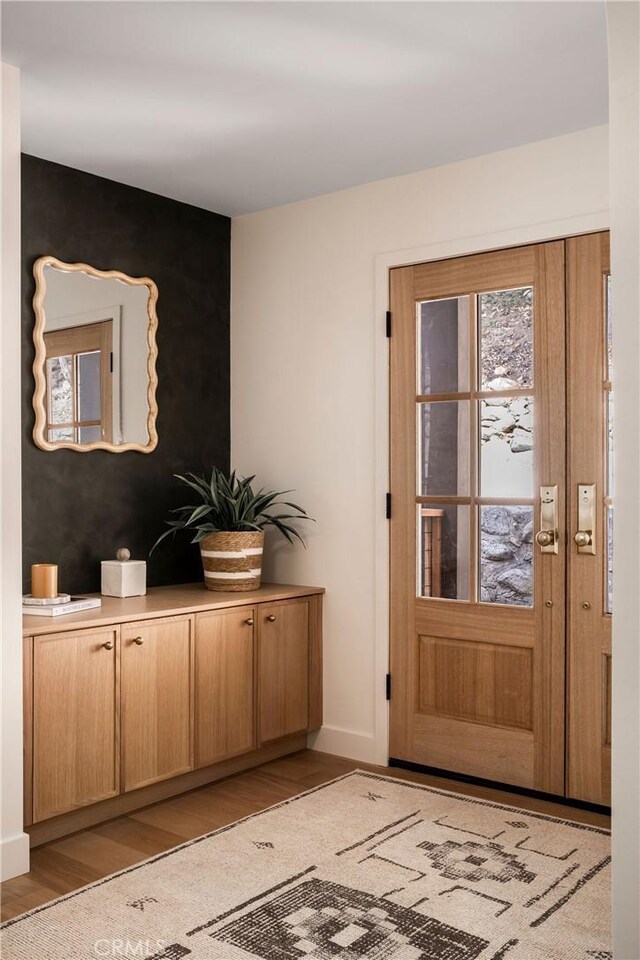 521 Fremont Dr, Pasadena, CA 91103 - entryway featuring light wood-style flooring and baseboards