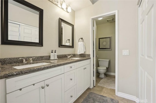 full bath with visible vents, baseboards, a sink, toilet, and double vanity