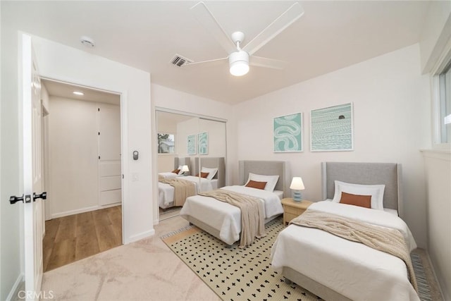 bedroom featuring visible vents, a closet, baseboards, carpet flooring, and ceiling fan