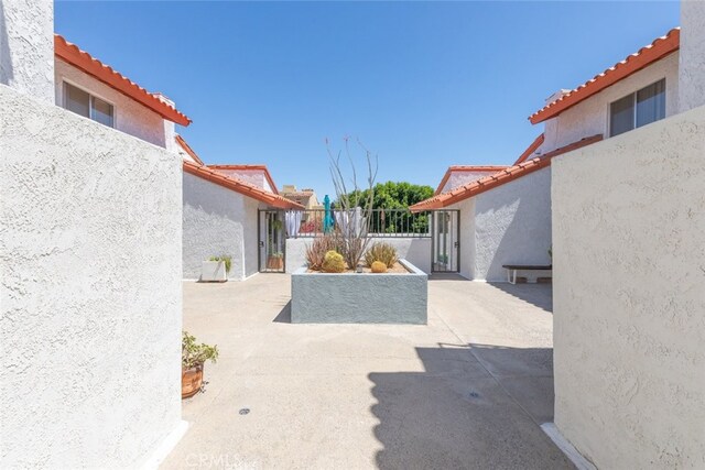 280 S Avenida Caballeros Unit 271, Palm Springs, CA 92262 - view of patio with a gate