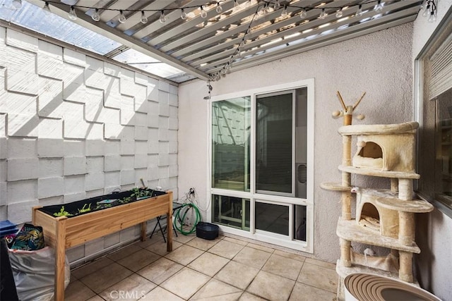321 Avenida Carmel Unit H, Laguna Woods, CA 92637 - interior space featuring a textured wall