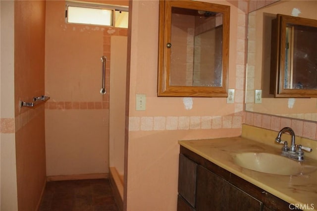 1471 Luna Mesa Rd, Yucca Valley, CA 92284 - bathroom featuring vanity and a shower