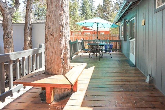 631 Vista Ave, Sugarloaf, CA 92386 - deck with fence and outdoor dining space