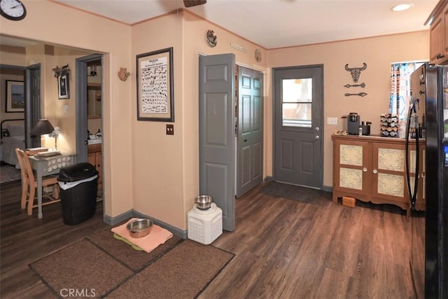 631 Vista Ave, Sugarloaf, CA 92386 - foyer entrance featuring baseboards and dark wood-style flooring