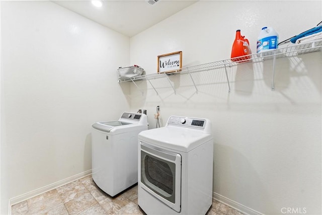 washroom with independent washer and dryer, baseboards, and recessed lighting