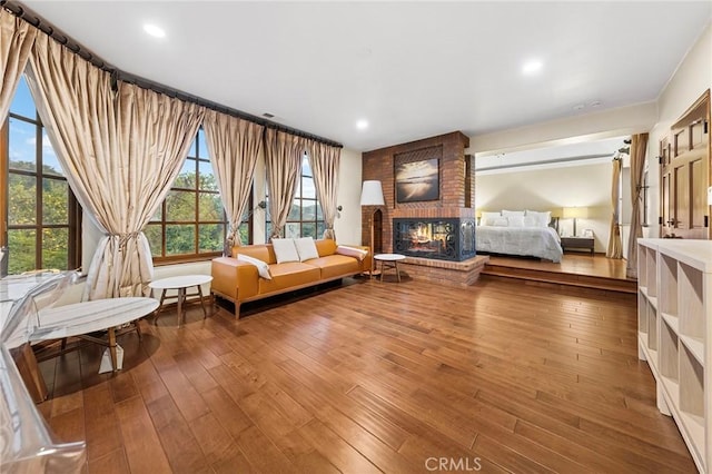 living room featuring recessed lighting, wood finished floors, and a fireplace