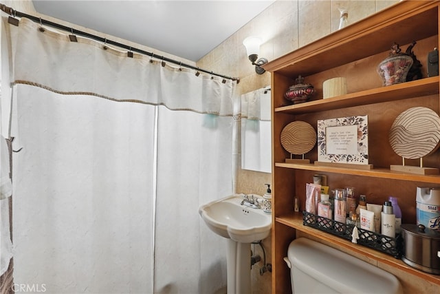 5411 La Madera Ave, El Monte, CA 91732 - full bath with curtained shower and toilet