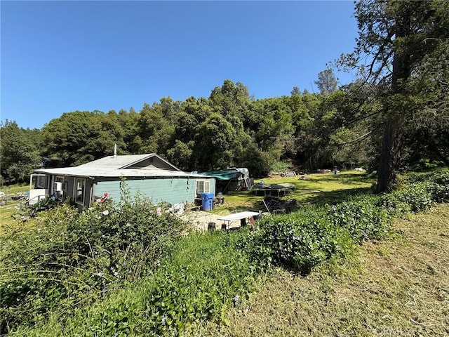 view of yard featuring a wooded view