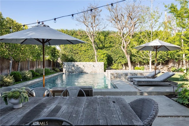 2400 Holly Ln, Newport Beach, CA 92663 - view of fenced backyard