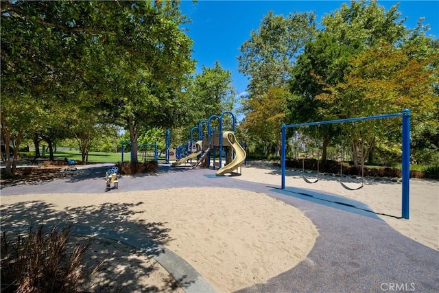 115 Vermillion, Irvine, CA 92603 - surrounding community featuring playground community