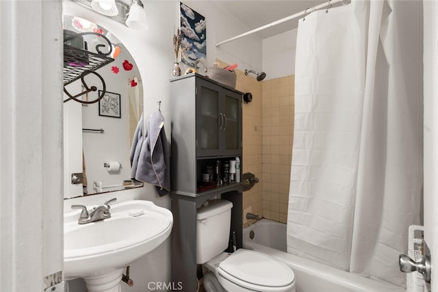 1109 Ivy St, Chico, CA 95928 - full bathroom with toilet, shower / bathtub combination with curtain, and a sink