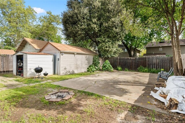 1109 Ivy St, Chico, CA 95928 - garage featuring fence and a storage unit