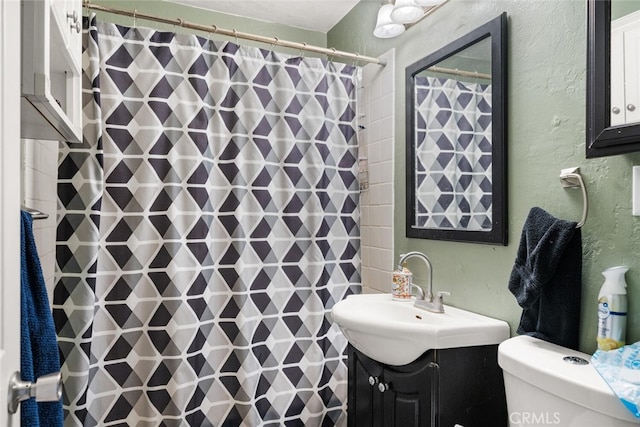 1109 Ivy St, Chico, CA 95928 - full bathroom featuring a textured wall, a shower with shower curtain, vanity, and toilet
