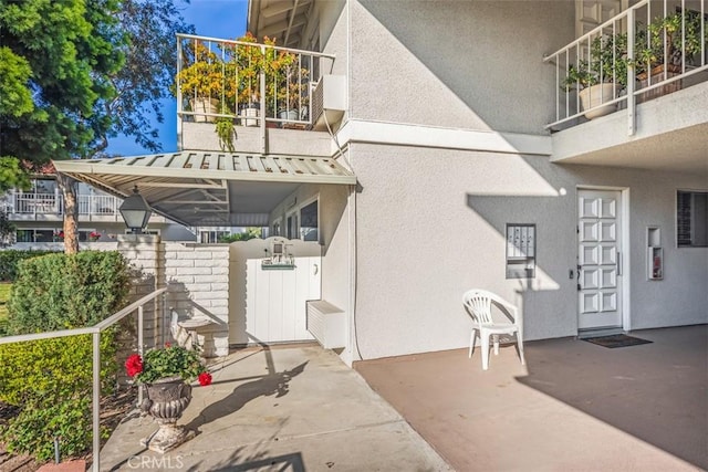 659 Avenida Sevilla Unit D, Laguna Woods, CA 92637 - exterior space with a patio and stucco siding