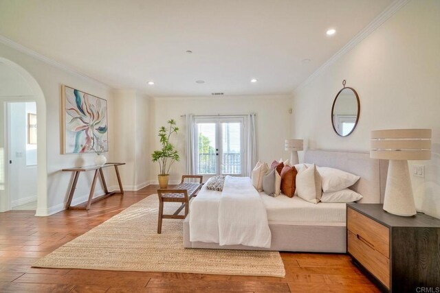 1664 Aryana Dr, Encinitas, CA 92024 - bedroom with ornamental molding, arched walkways, light wood-style floors, and recessed lighting