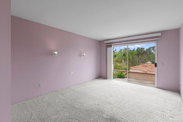 unfurnished room featuring carpet