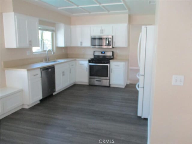 22956 Akwo Cir, Wildomar, CA 92595 - kitchen with stainless steel appliances, a sink, white cabinetry, dark wood-style floors, and light countertops