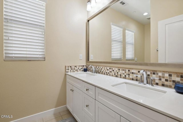 full bath featuring visible vents, a sink, and tasteful backsplash