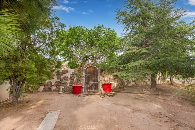 32140 Windrush Rd, Agua Dulce, CA 91390 - exterior space featuring a gate