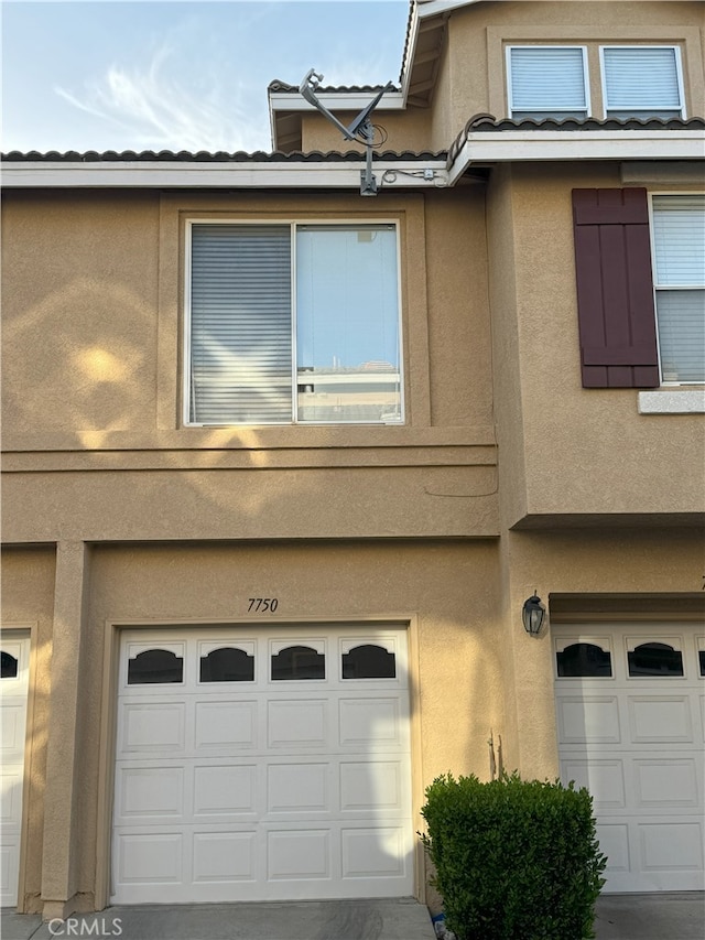 view of front facade with an attached garage and stucco siding