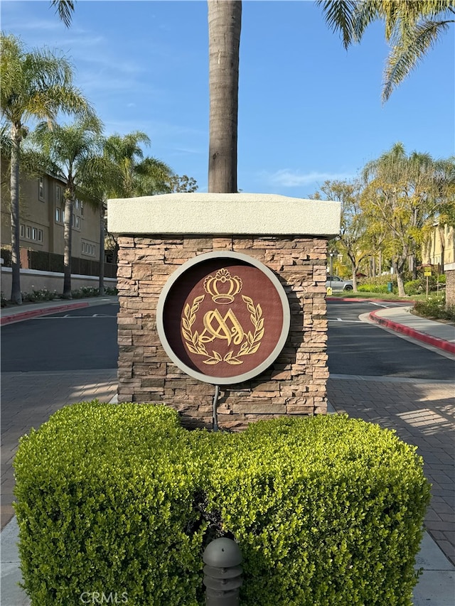 view of community / neighborhood sign
