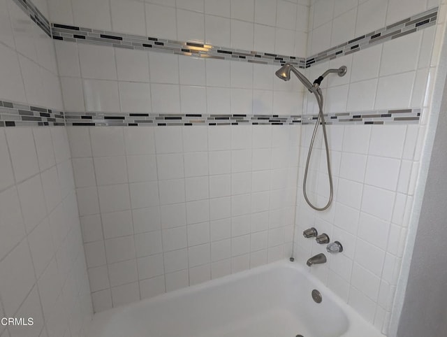 636 N C St, Oxnard, CA 93030 - full bath featuring washtub / shower combination