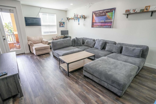 living area featuring baseboards, recessed lighting, and wood finished floors