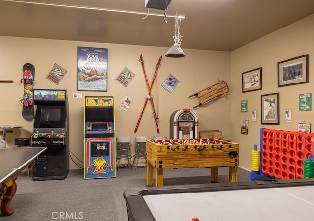 recreation room with carpet flooring