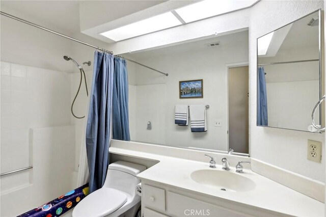 312 Barrington Cir, Redlands, CA 92374 - bathroom with shower / tub combo and vanity