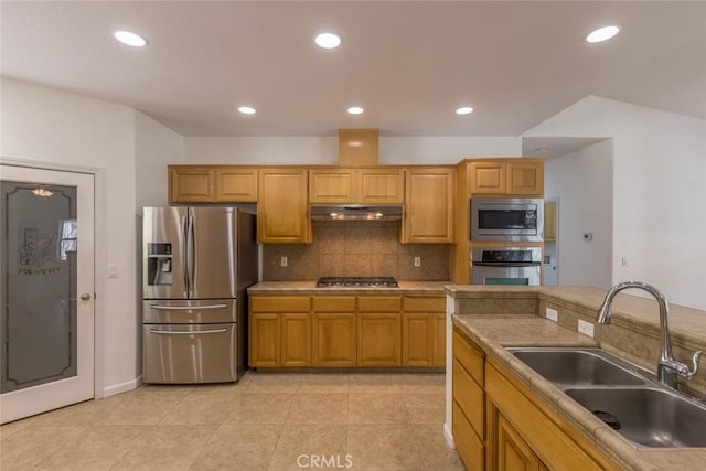 kitchen featuring a sink, stainless steel appliances, backsplash, under cabinet range hood, and recessed lighting