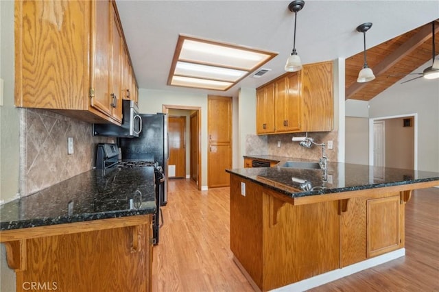 689 E Pintail Cir, Fresno, CA 93730 - kitchen with light wood-type flooring, visible vents, gas stove, and a sink