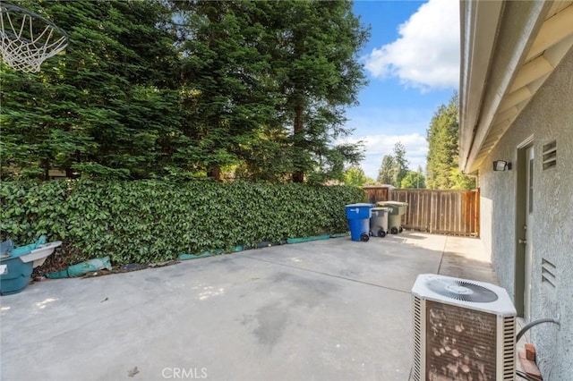 689 E Pintail Cir, Fresno, CA 93730 - view of patio with central AC unit and fence