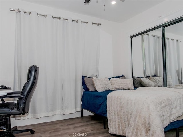 bedroom featuring a ceiling fan, wood finished floors, and recessed lighting