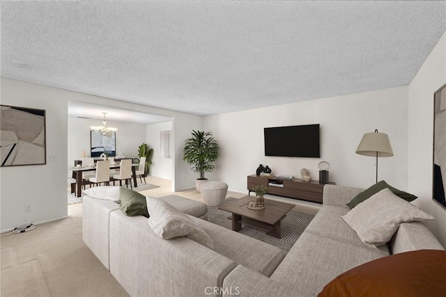 living room featuring an inviting chandelier, carpet floors, and a textured ceiling