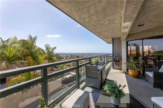2270 Stanley Ave Unit 2B, Signal Hill, CA 90755 - view of balcony