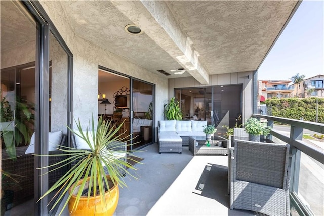 2270 Stanley Ave Unit 2B, Signal Hill, CA 90755 - balcony featuring outdoor lounge area
