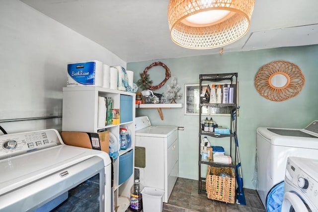 376163 Swift Ave, San Diego, CA 92104 - laundry area with independent washer and dryer