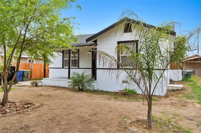 1559 N Carruth Ave, Fresno, CA 93728 - rear view of property featuring fence