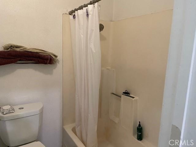 full bathroom featuring shower / bath combination with curtain and toilet