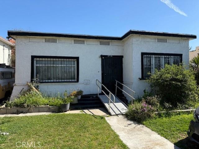 4914 3rd Ave, Los Angeles, CA 90043 - view of front of property featuring stucco siding and a front yard