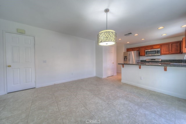 kitchen featuring a breakfast bar area, pendant lighting, appliances with stainless steel finishes, visible vents, and recessed lighting