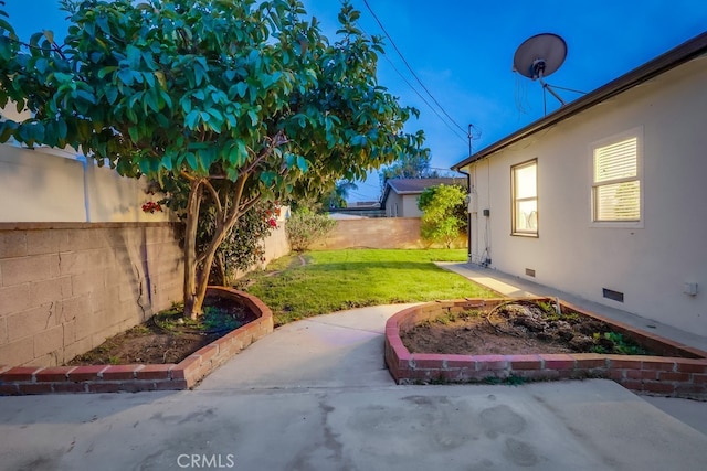 view of yard featuring a patio area and a fenced backyard