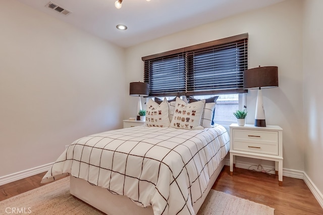 bedroom featuring baseboards, visible vents, recessed lighting, and light wood-style floors