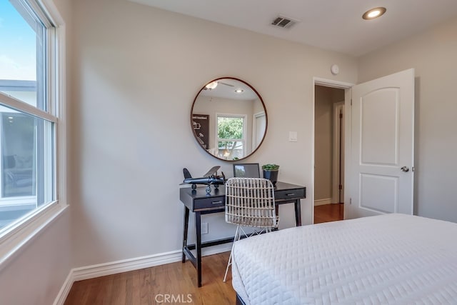 bedroom featuring baseboards, light wood-style floors, visible vents, and recessed lighting