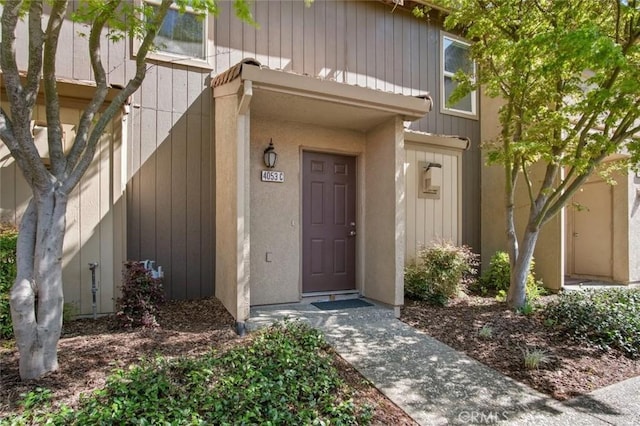 property entrance featuring stucco siding