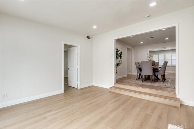 living area with recessed lighting, light wood-style floors, visible vents, and baseboards