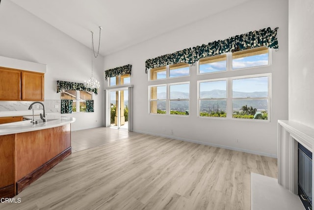 964 Vista Pointe Pl, Santa Paula, CA 93060 - interior space with light wood-style floors, a healthy amount of sunlight, a towering ceiling, and a sink