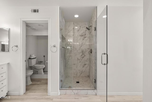 964 Vista Pointe Pl, Santa Paula, CA 93060 - bathroom featuring toilet, visible vents, vanity, and a marble finish shower