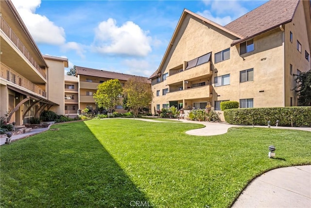 600 W Stocker St Unit 303, Glendale, CA 91202 - surrounding community featuring a yard